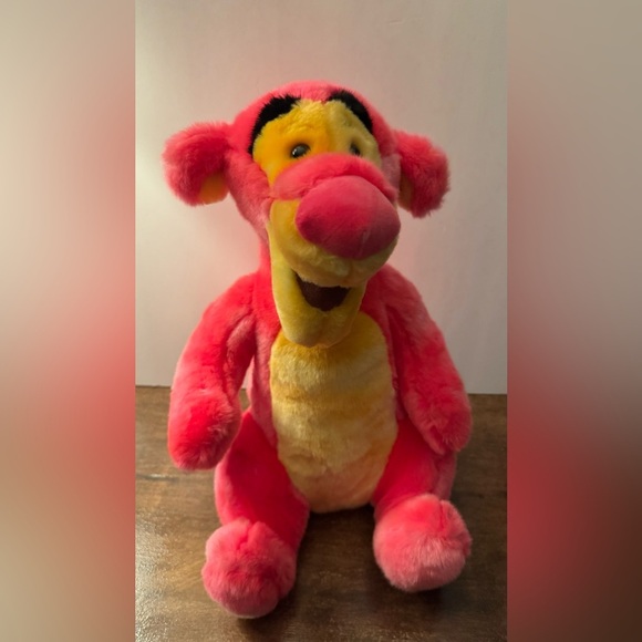Tigger Hot Pink Plush 14" Ice Cream Winnie The Pooh Tigger Disney Store VTG Rare - Picture 1 of 9